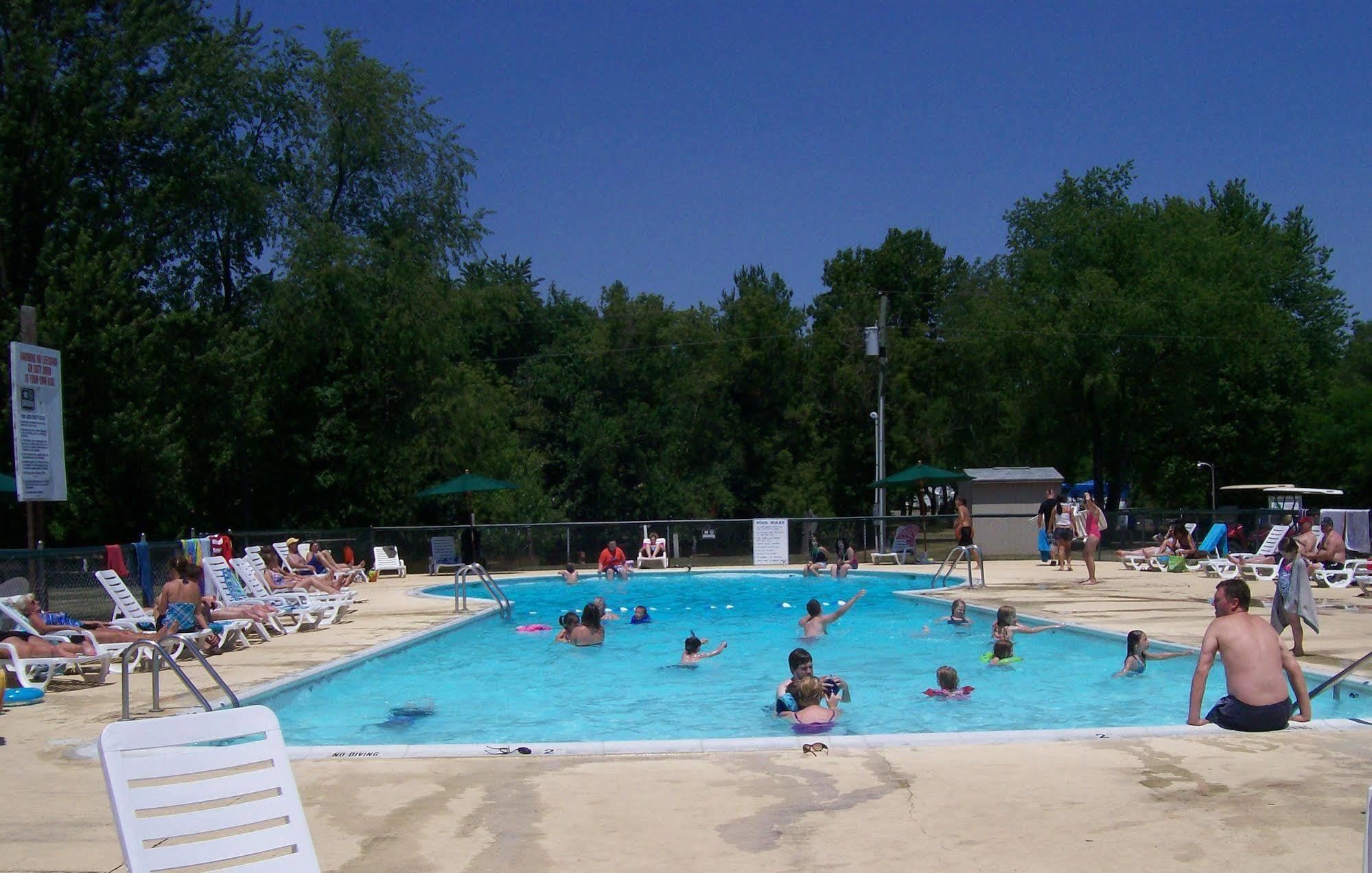 Twin Mills Rv Resort Howe Exterior photo
